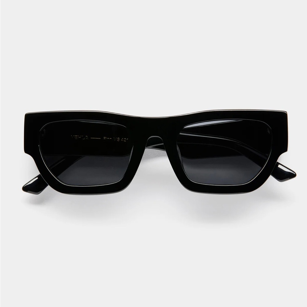 Vehla Finn Chic Black Rectangular Sunglasses